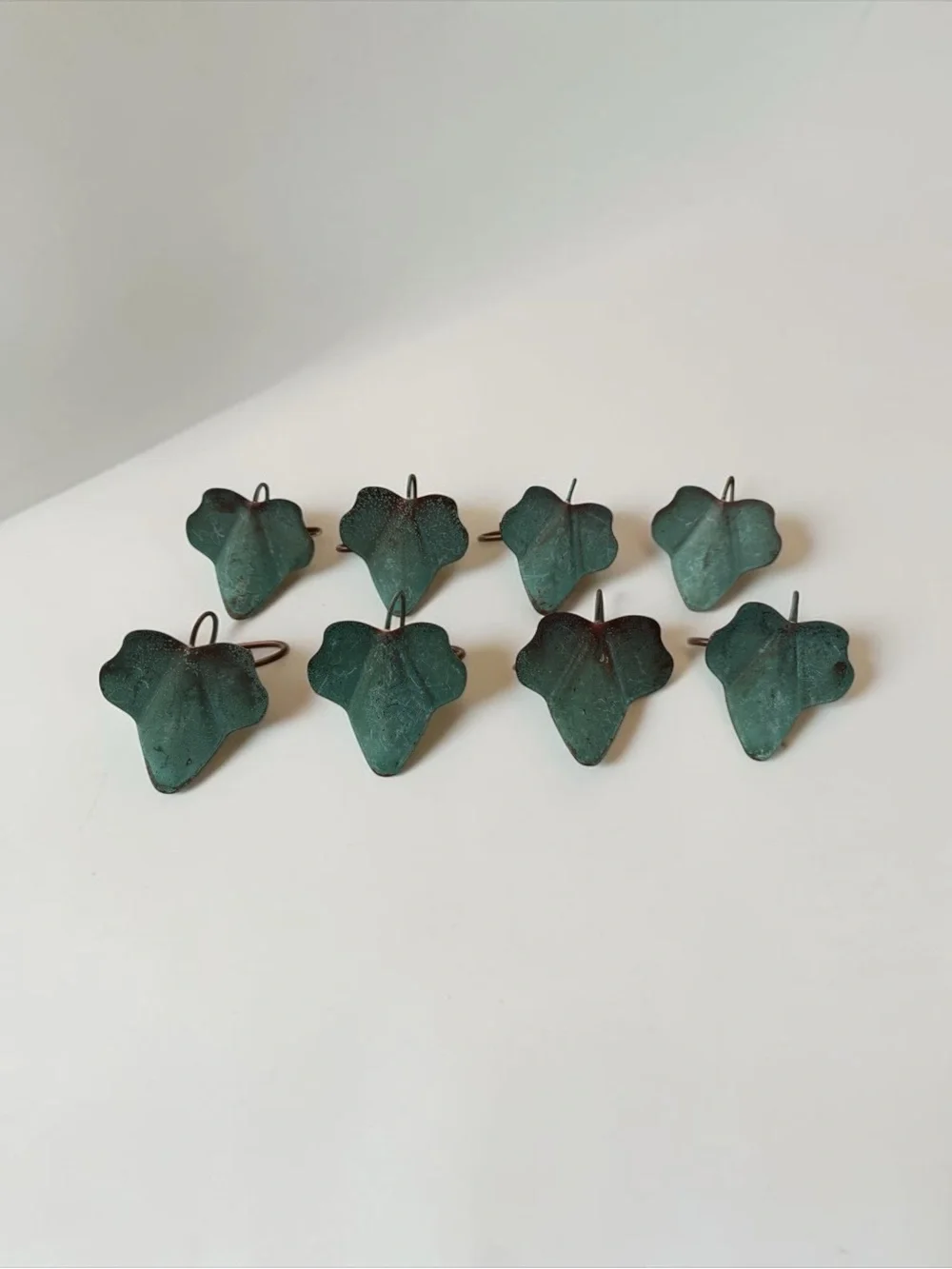 🫶🏻 Vintage English Ivy Rustic Green Metal Leaf Napkin Holders or Decor